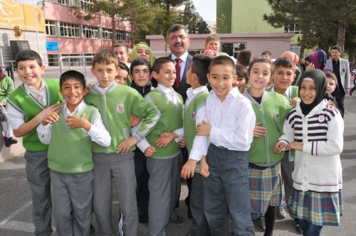Çocuklardan Belediye Başkanı Akdoğan’a Sevgi Seli