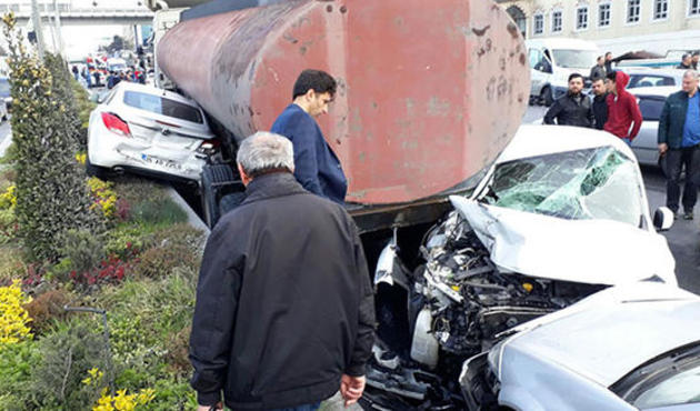 cropped_content_basaksehirde-tanker-kaydi-cadde-savas-alanina-dondu_k7m7l73tl7df608.jpg
