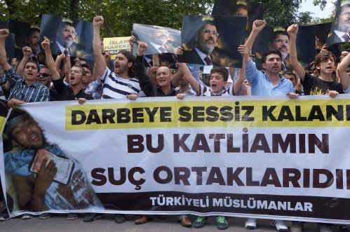 Cuma Çıkışı Mursi'ye Destek
