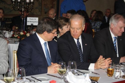 Davutoğlu, ABD Başkan Yardımcısı Biden'le Görüştü