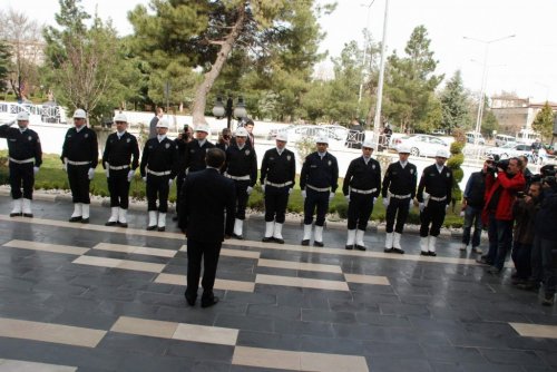 Davutoğlu, Diyarbakır Valiliği’ni Ziyaret Etti