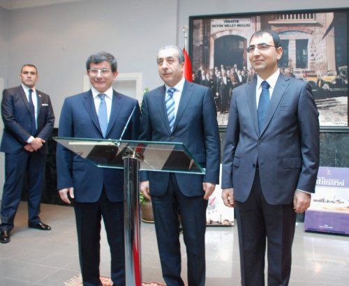 Davutoğlu, Diyarbakır Valiliği’ni Ziyaret Etti