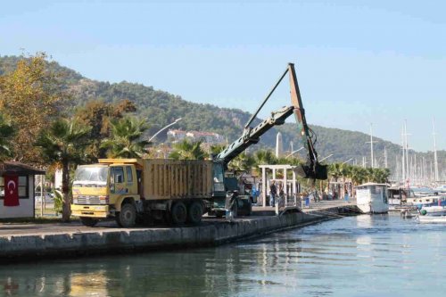 Deniz Çekilince Balçık Ortaya Çıktı