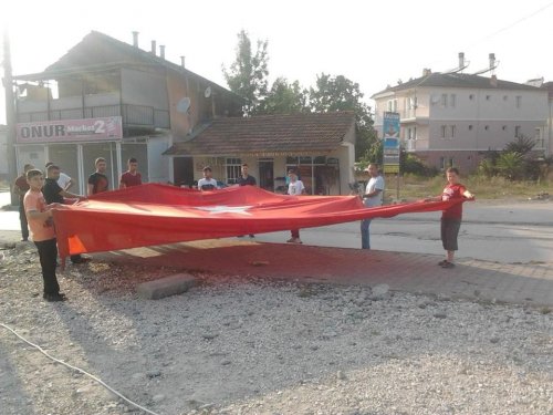 Dev Bayrak Dalgalanmaya Başladı