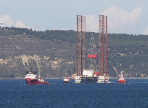 Dev Platform Çanakkale Boğazı'ndan Geçti