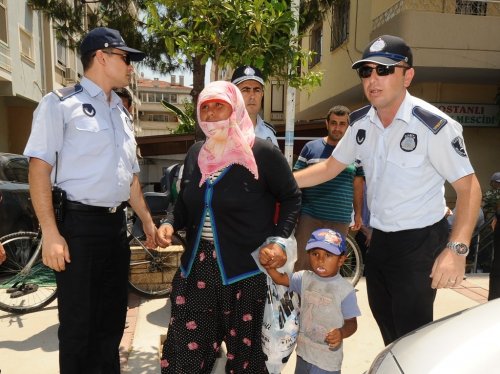Dilenciler Cami Önlerinden Toplandı