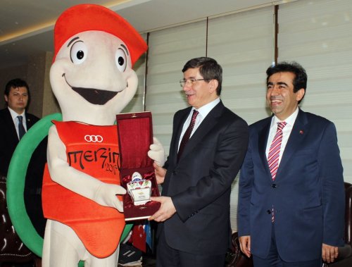 Dışişleri Bakanı Davutoğlu Mersin'de