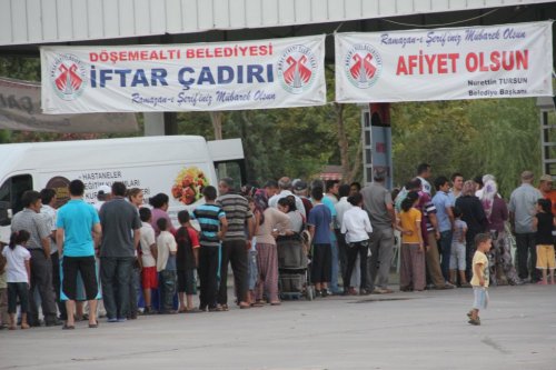 Döşemealtı Belediyesi'nden İftar Çadırı