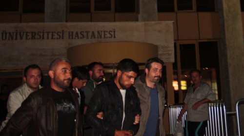“Dur” İhtarına Uymayan Sürücü, Trafik Polisine Çarptı