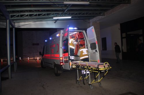 “Dur” İhtarına Uymayan Sürücü, Trafik Polisine Çarptı