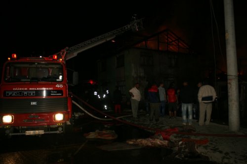 Düzce 5 Ev Yandı