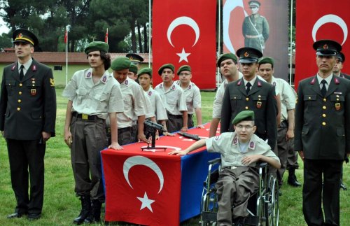 Engelli Asker Tabura Üçlü Çektirdi