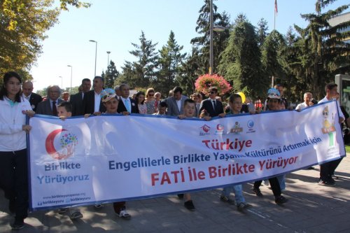 Engelli Çocuklar Fati İle Yürüdü