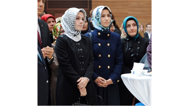 erdogan-in-kizlari-ozgecan-in-evinde-5305946.jpeg