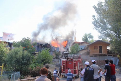 Erzincan'da Köy Yangını