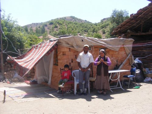 Evleri Yanan Aile Yardım Bekliyor