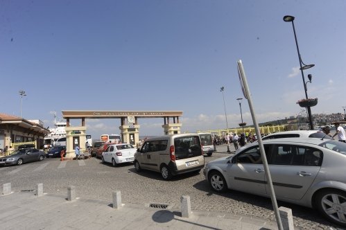 Feribot İskelesinde Trafik Keşmekeşi