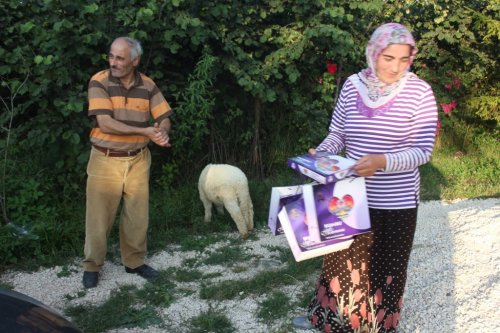 Fındık Macunu Yiyen Ve Kola İçen Kuzu