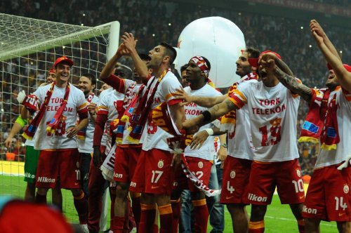 Galatasaraylı Futbolcuların Şampiyonluk Sevinci