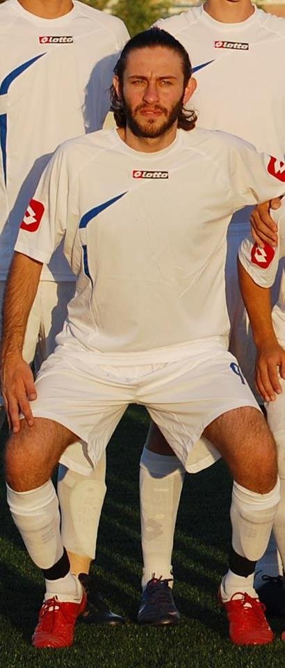 Genç Futbolcu Kalbine Yenik Düştü