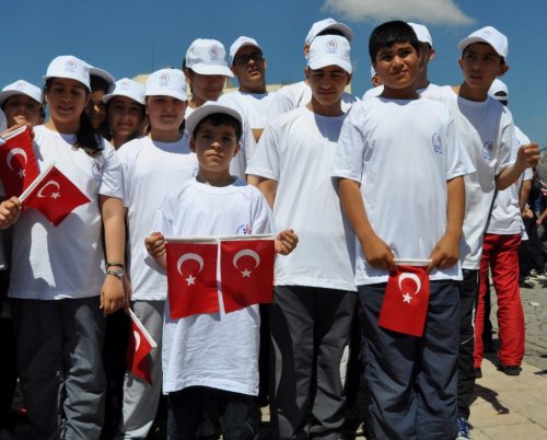 Gençler, Gençlik Haftasında Yürüdü