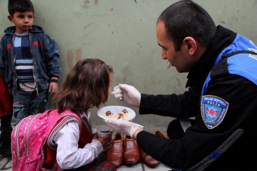 Hakkari Polisinden Vatandaşa Kavurma Ziyafeti