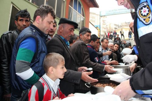 Hakkari Polisinden Vatandaşa Kavurma Ziyafeti
