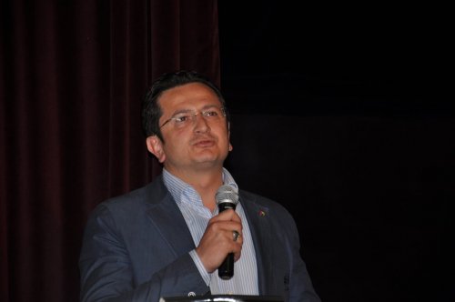 Hem Düşündürdü, Hem Güldürdü