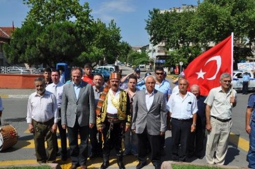 Hüseyin Pehlivan Anıtına Çelenk Konuldu
