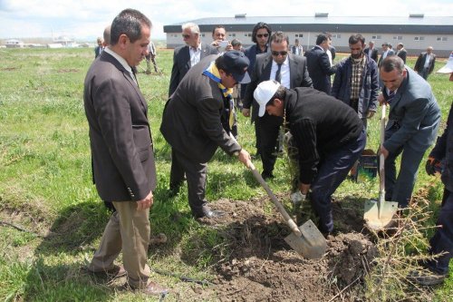İbrahim Çeçen Üniversitesi’nde Fidan Dikimi