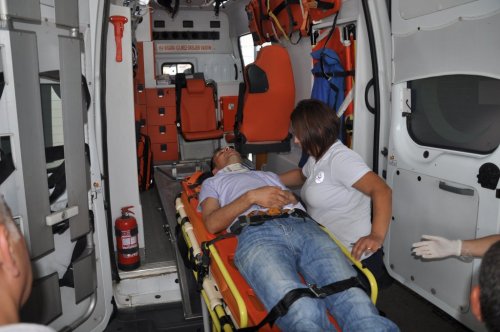 İftar Yemeği Götüren Kamyonet Takla Attı