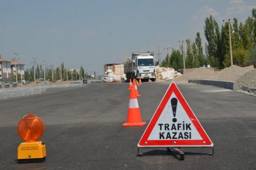 Iğdır’da Saman Yüklü Kamyon Devrildi