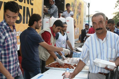 İhh Gezici Aşevi Tır’ı Van’da