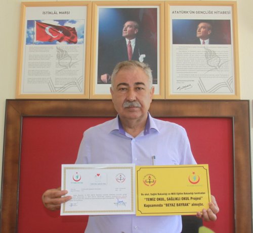 İlköğretim Okuluna Beyaz Bayrak