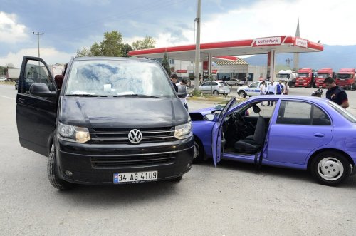 Işık İhlali Kazaya Neden Oldu: 12 Yaralı