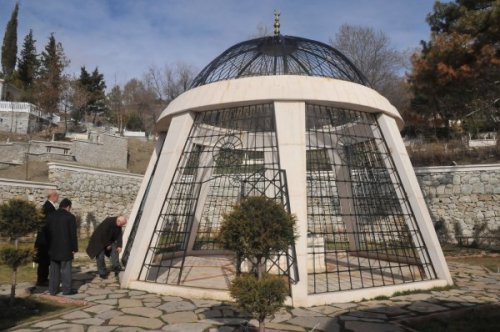 İskilipli Atıf Hoca, Mezarı Başında Dualar Eşliğinde Anıldı
