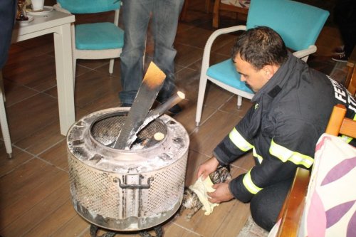İtfaiyeden Yavru Kedi Kurtarma Operasyonu