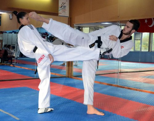 İzmir Büyükşehir'de Tekvandoya Taze Kan