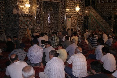 İzmir'de İlk Teravih Coşkusu