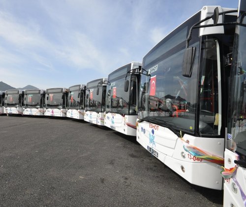 İzmir'de Toplu Ulaşıma Rekor Dayanmıyor