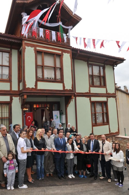İzmit Belediyesi, Tarihine Sahip Çıkıyor