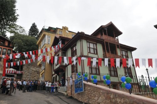 İzmit Belediyesi, Tarihine Sahip Çıkıyor