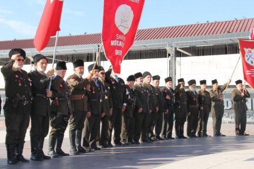 Kahramanlar Meydana Çıktı