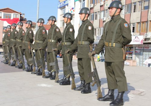 Kahramanlar Meydana Çıktı
