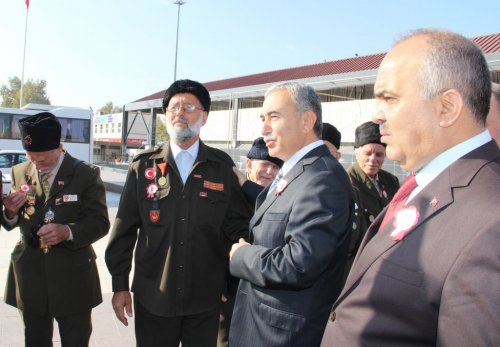 Kahramanlar Meydana Çıktı