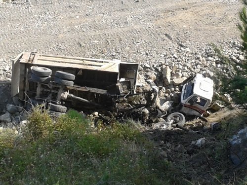 Kamyon Uçuruma Yuvarlandı: 1 Ölü
