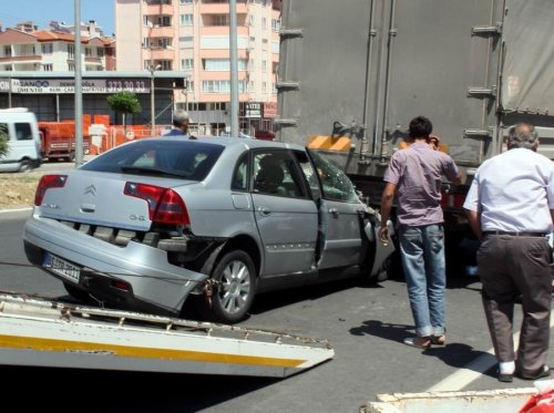 Kamyona Çarparak Durabildi