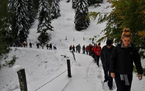 Kar Eşliğinde Sonbahar Yürüyüşü Yapıldı