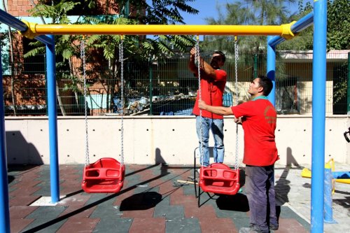 Karşıyaka Belediyesi’nden Okullara Park Jesti