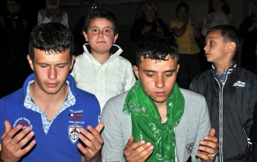 Kınalı Kuzular, Kışla Yolunda